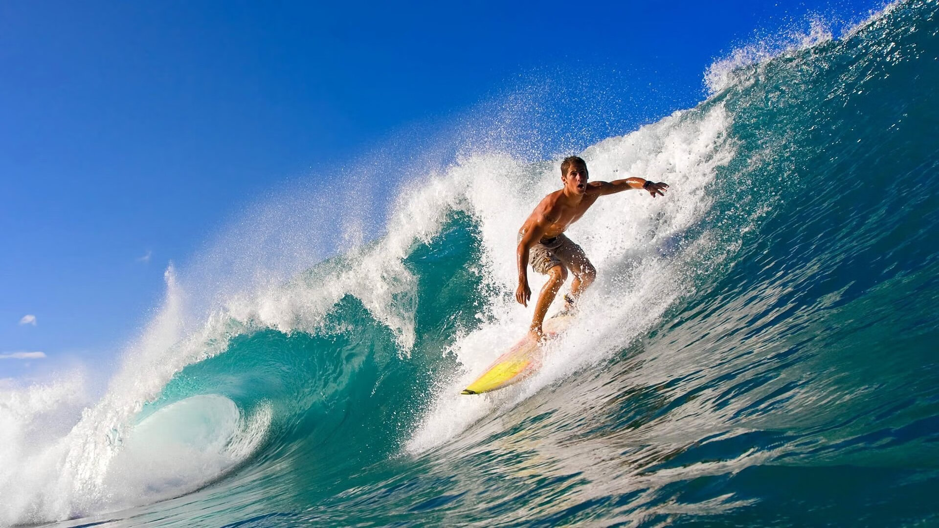 “快艇冲浪：东三叉湖赛场惊现极限运动的极速挑战”